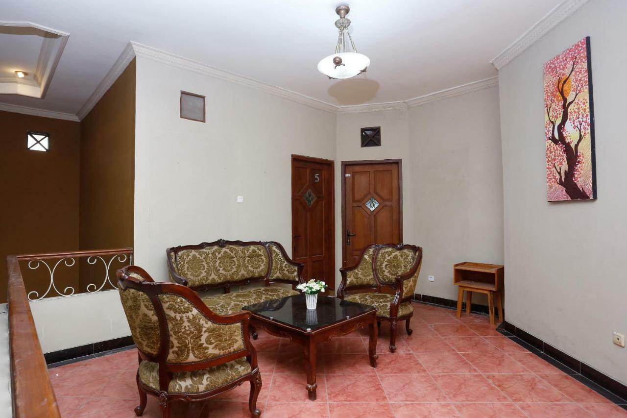 Oyo 1072 Kampung Condro Wulan Guesthouse Maguwo Zewnętrze zdjęcie