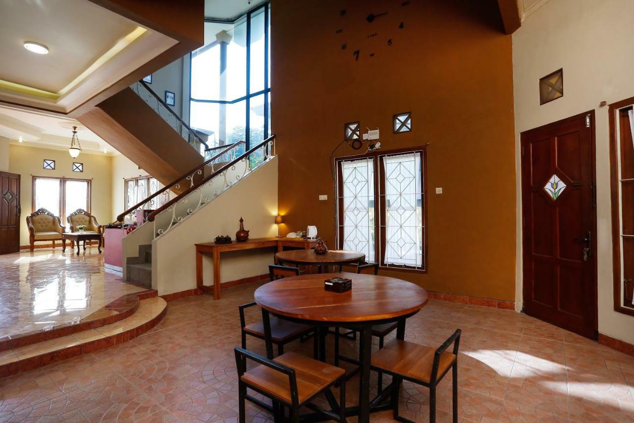 Oyo 1072 Kampung Condro Wulan Guesthouse Maguwo Zewnętrze zdjęcie