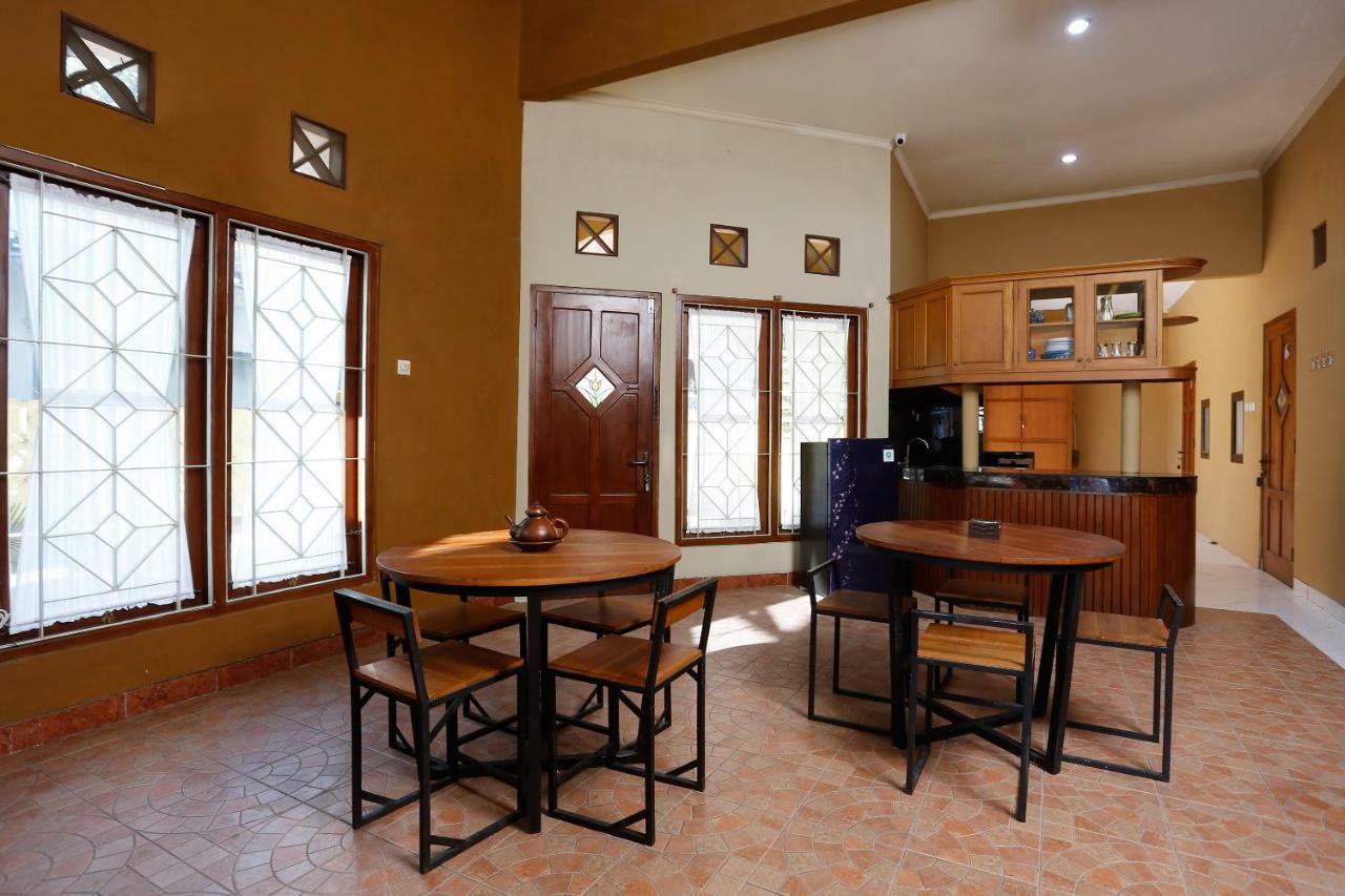 Oyo 1072 Kampung Condro Wulan Guesthouse Maguwo Zewnętrze zdjęcie