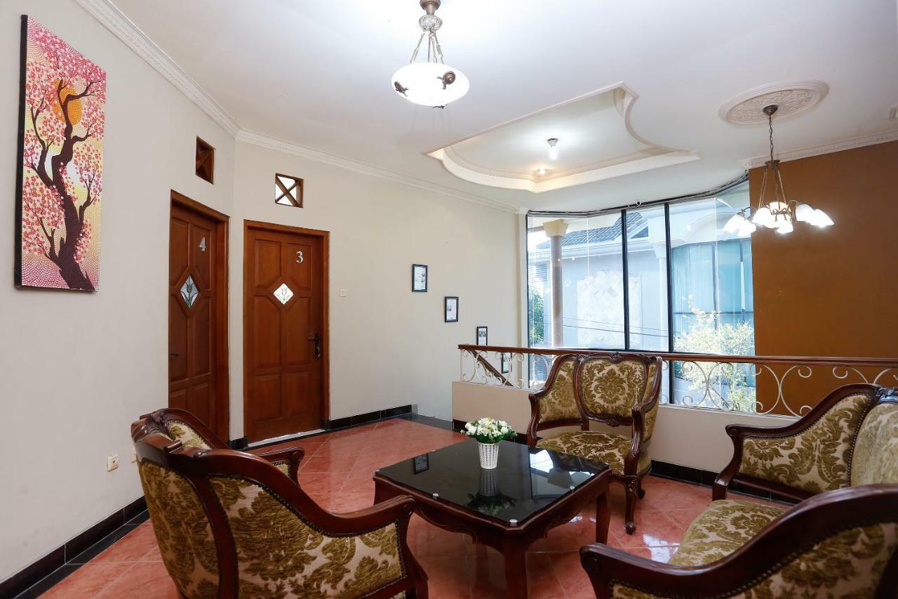 Oyo 1072 Kampung Condro Wulan Guesthouse Maguwo Zewnętrze zdjęcie