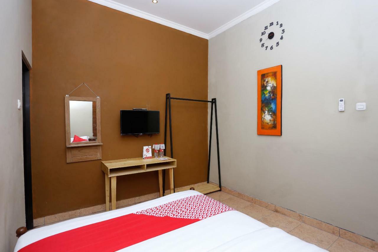 Oyo 1072 Kampung Condro Wulan Guesthouse Maguwo Zewnętrze zdjęcie