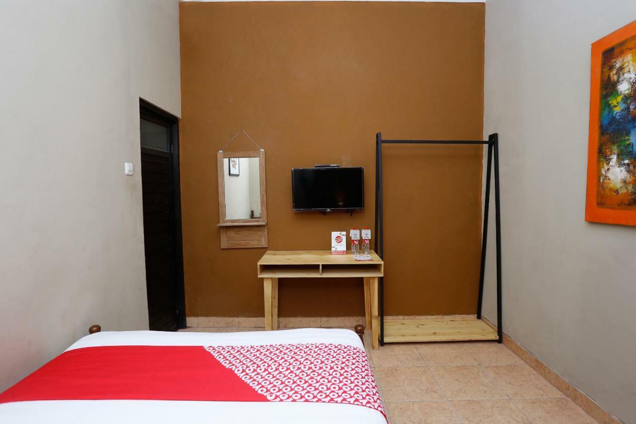 Oyo 1072 Kampung Condro Wulan Guesthouse Maguwo Zewnętrze zdjęcie
